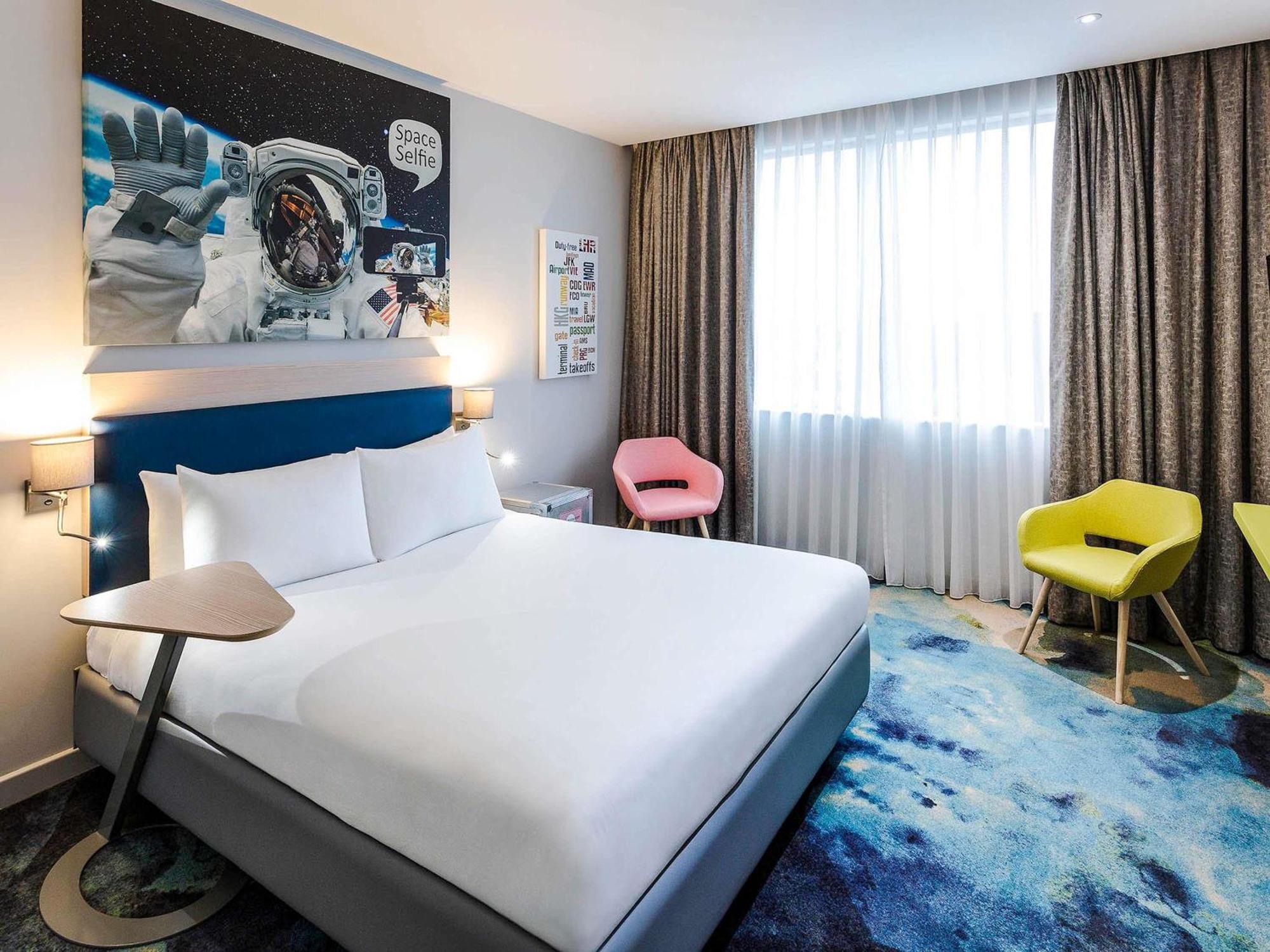Queen Room,1705013531:JPEG